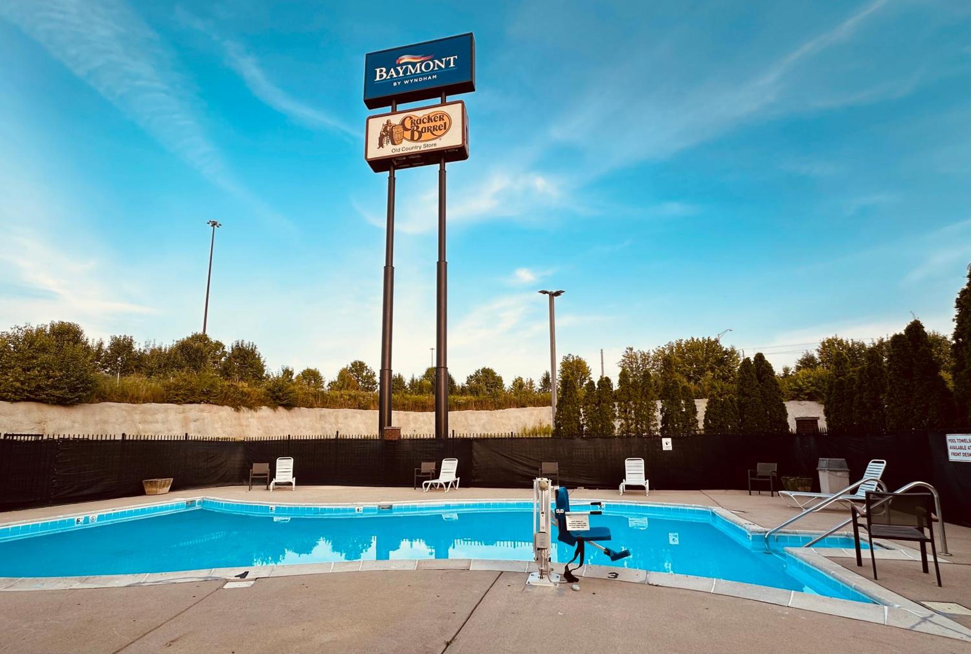 Hotel Baymont By Wyndham Indianapolis South Exterior foto