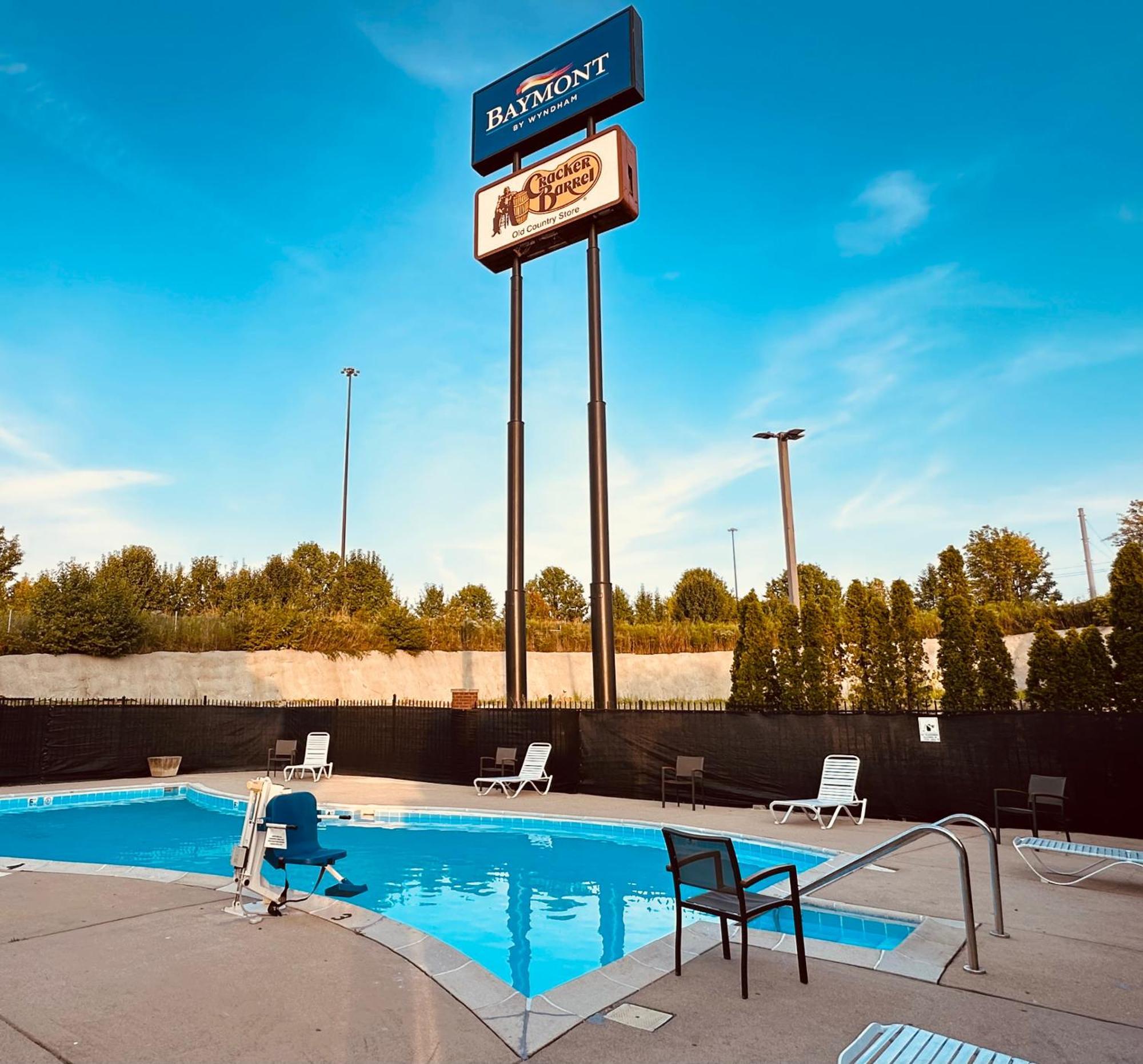 Hotel Baymont By Wyndham Indianapolis South Exterior foto